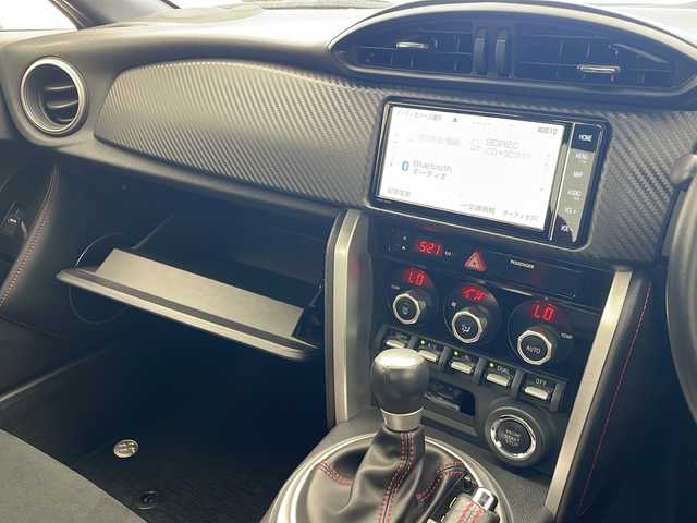 トヨタ ８６ GT 沖縄県 2019(令1)年 4.4万km クリスタルブラックシリカ 純正SDナビ【NSZT-W68T】/　CD/DVD/Bluetooth/フルセグ/バックカメラ/ETC/ドライブレコーダー/クルーズコントロール/LEDヘッドライト/オートライト/純正17インチAW/純正フロアマット/プッシュスタート/スマートキー/保証書