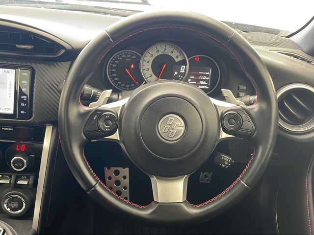 トヨタ ８６ GT 沖縄県 2019(令1)年 4.4万km クリスタルブラックシリカ 純正SDナビ【NSZT-W68T】/　CD/DVD/Bluetooth/フルセグ/バックカメラ/ETC/ドライブレコーダー/クルーズコントロール/LEDヘッドライト/オートライト/純正17インチAW/純正フロアマット/プッシュスタート/スマートキー/保証書