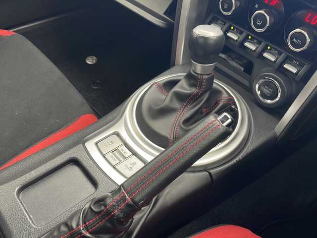 トヨタ ８６ GT 沖縄県 2019(令1)年 4.4万km クリスタルブラックシリカ 純正SDナビ【NSZT-W68T】/　CD/DVD/Bluetooth/フルセグ/バックカメラ/ETC/ドライブレコーダー/クルーズコントロール/LEDヘッドライト/オートライト/純正17インチAW/純正フロアマット/プッシュスタート/スマートキー/保証書