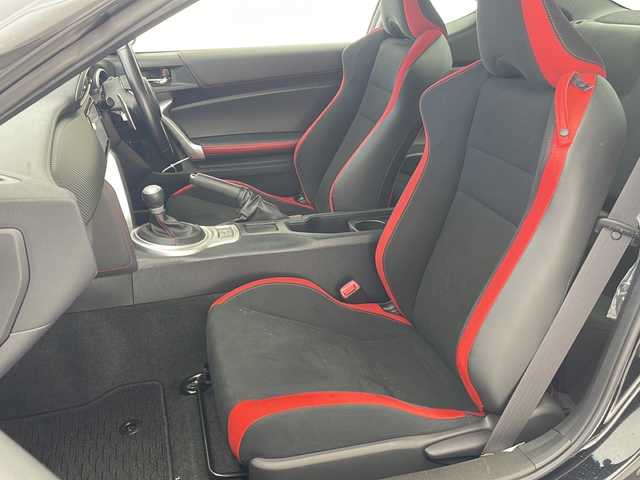 トヨタ ８６ GT 沖縄県 2019(令1)年 4.4万km クリスタルブラックシリカ 純正SDナビ【NSZT-W68T】/　CD/DVD/Bluetooth/フルセグ/バックカメラ/ETC/ドライブレコーダー/クルーズコントロール/LEDヘッドライト/オートライト/純正17インチAW/純正フロアマット/プッシュスタート/スマートキー/保証書