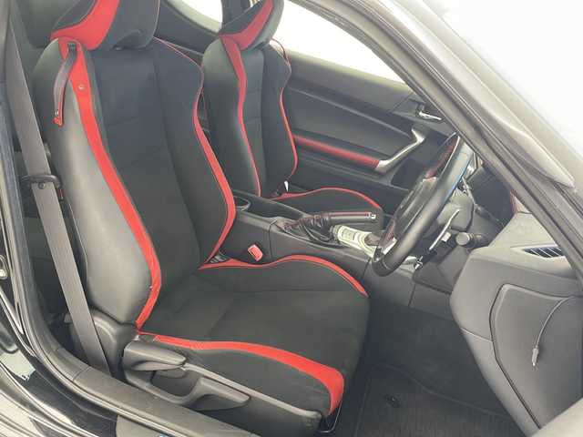 トヨタ ８６ GT 沖縄県 2019(令1)年 4.4万km クリスタルブラックシリカ 純正SDナビ【NSZT-W68T】/　CD/DVD/Bluetooth/フルセグ/バックカメラ/ETC/ドライブレコーダー/クルーズコントロール/LEDヘッドライト/オートライト/純正17インチAW/純正フロアマット/プッシュスタート/スマートキー/保証書