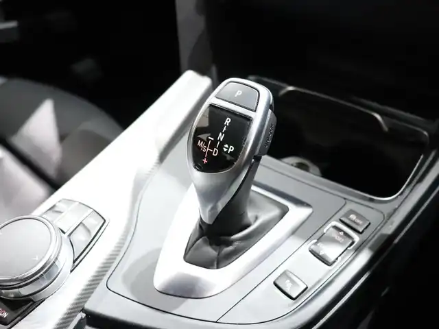ＢＭＷ ３２０ｄ Mスポーツ エディションシャドー 静岡県 2018(平30)年 4.5万km アルピンホワイトⅢ 純正ナビ/ダコタブラックレザーシート/インナーブラックLEDヘッドライト/ACC/LKA/BSM/衝突軽減ブレーキ/前席シートヒーター/ドラレコ/バックカメラ/パドルシフト/メモリーシート