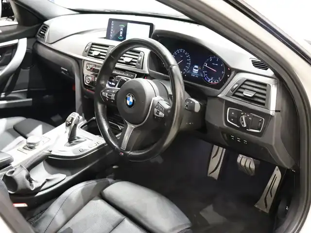 ＢＭＷ ３２０ｄ Mスポーツ エディションシャドー 静岡県 2018(平30)年 4.5万km アルピンホワイトⅢ 純正ナビ/ダコタブラックレザーシート/インナーブラックLEDヘッドライト/ACC/LKA/BSM/衝突軽減ブレーキ/前席シートヒーター/ドラレコ/バックカメラ/パドルシフト/メモリーシート