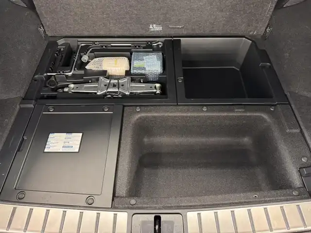 レクサス ＲＸ 450h Fスポーツ 三重県 2018(平30)年 6.1万km ホワイトノーヴァガラスフレーク ハイブリッド/FF/MTモード付フロアCVT/12.3インチナビ（AM/FM/CD/DVD/Blu-ray/SDREC/SD/USB/Bluetooth/AUX/TV）/パノラミックビューモニター/マークレビンソン プレミアムサラウンドサウンドシステム/TRDエアロ（F/S/R下）/ETC2.0/LEXUS Safety System＋/●プリクラッシュセーフティ/●レーンキーピングアシスト/●レーダークルコン（全車速追従機能付）/●アダプティブハイビームシステム/・ブラインドスポットモニター＆リヤクロストラフィックアラート・オートブレーキ/・先行車発進告知機能/など/装備/・セミアニリン本革シート（黒）/・電動ランバーサポート付10wayパワーシート（Dメモリー付/N）/・シートヒーター＆ベンチレーション（D/N）/・ステアリングヒーター/・ハンズフリーパワーバックドア/・AC100Vコンセント（100W）/・カラーヘッドアップディスプレイ/・3眼フルLEDヘッドランプ/・パドルシフト/・左右独立オートエアコン/・電動チルト&テレスコピックステアリング/・ステアリングスイッチ/・純正20inAW/・スマートキーx1/・保/取/ナビ取/など