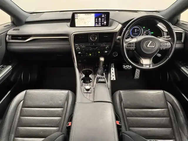 レクサス ＲＸ 450h Fスポーツ 三重県 2018(平30)年 6.1万km ホワイトノーヴァガラスフレーク ハイブリッド/FF/MTモード付フロアCVT/12.3インチナビ（AM/FM/CD/DVD/Blu-ray/SDREC/SD/USB/Bluetooth/AUX/TV）/パノラミックビューモニター/マークレビンソン プレミアムサラウンドサウンドシステム/TRDエアロ（F/S/R下）/ETC2.0/LEXUS Safety System＋/●プリクラッシュセーフティ/●レーンキーピングアシスト/●レーダークルコン（全車速追従機能付）/●アダプティブハイビームシステム/・ブラインドスポットモニター＆リヤクロストラフィックアラート・オートブレーキ/・先行車発進告知機能/など/装備/・セミアニリン本革シート（黒）/・電動ランバーサポート付10wayパワーシート（Dメモリー付/N）/・シートヒーター＆ベンチレーション（D/N）/・ステアリングヒーター/・ハンズフリーパワーバックドア/・AC100Vコンセント（100W）/・カラーヘッドアップディスプレイ/・3眼フルLEDヘッドランプ/・パドルシフト/・左右独立オートエアコン/・電動チルト&テレスコピックステアリング/・ステアリングスイッチ/・純正20inAW/・スマートキーx1/・保/取/ナビ取/など