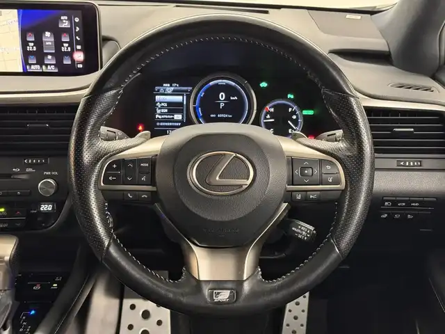 レクサス ＲＸ 450h Fスポーツ 三重県 2018(平30)年 6.1万km ホワイトノーヴァガラスフレーク ハイブリッド/FF/MTモード付フロアCVT/12.3インチナビ（AM/FM/CD/DVD/Blu-ray/SDREC/SD/USB/Bluetooth/AUX/TV）/パノラミックビューモニター/マークレビンソン プレミアムサラウンドサウンドシステム/TRDエアロ（F/S/R下）/ETC2.0/LEXUS Safety System＋/●プリクラッシュセーフティ/●レーンキーピングアシスト/●レーダークルコン（全車速追従機能付）/●アダプティブハイビームシステム/・ブラインドスポットモニター＆リヤクロストラフィックアラート・オートブレーキ/・先行車発進告知機能/など/装備/・セミアニリン本革シート（黒）/・電動ランバーサポート付10wayパワーシート（Dメモリー付/N）/・シートヒーター＆ベンチレーション（D/N）/・ステアリングヒーター/・ハンズフリーパワーバックドア/・AC100Vコンセント（100W）/・カラーヘッドアップディスプレイ/・3眼フルLEDヘッドランプ/・パドルシフト/・左右独立オートエアコン/・電動チルト&テレスコピックステアリング/・ステアリングスイッチ/・純正20inAW/・スマートキーx1/・保/取/ナビ取/など
