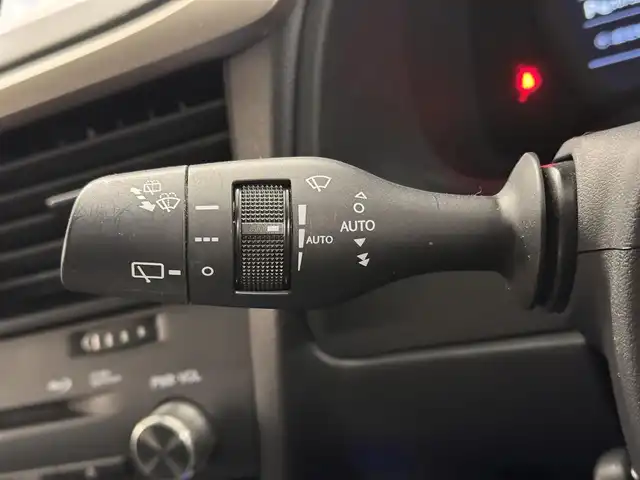 レクサス ＲＸ 450h Fスポーツ 三重県 2018(平30)年 6.1万km ホワイトノーヴァガラスフレーク ハイブリッド/FF/MTモード付フロアCVT/12.3インチナビ（AM/FM/CD/DVD/Blu-ray/SDREC/SD/USB/Bluetooth/AUX/TV）/パノラミックビューモニター/マークレビンソン プレミアムサラウンドサウンドシステム/TRDエアロ（F/S/R下）/ETC2.0/LEXUS Safety System＋/●プリクラッシュセーフティ/●レーンキーピングアシスト/●レーダークルコン（全車速追従機能付）/●アダプティブハイビームシステム/・ブラインドスポットモニター＆リヤクロストラフィックアラート・オートブレーキ/・先行車発進告知機能/など/装備/・セミアニリン本革シート（黒）/・電動ランバーサポート付10wayパワーシート（Dメモリー付/N）/・シートヒーター＆ベンチレーション（D/N）/・ステアリングヒーター/・ハンズフリーパワーバックドア/・AC100Vコンセント（100W）/・カラーヘッドアップディスプレイ/・3眼フルLEDヘッドランプ/・パドルシフト/・左右独立オートエアコン/・電動チルト&テレスコピックステアリング/・ステアリングスイッチ/・純正20inAW/・スマートキーx1/・保/取/ナビ取/など