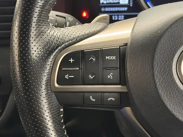 レクサス ＲＸ 450h Fスポーツ 三重県 2018(平30)年 6.1万km ホワイトノーヴァガラスフレーク ハイブリッド/FF/MTモード付フロアCVT/12.3インチナビ（AM/FM/CD/DVD/Blu-ray/SDREC/SD/USB/Bluetooth/AUX/TV）/パノラミックビューモニター/マークレビンソン プレミアムサラウンドサウンドシステム/TRDエアロ（F/S/R下）/ETC2.0/LEXUS Safety System＋/●プリクラッシュセーフティ/●レーンキーピングアシスト/●レーダークルコン（全車速追従機能付）/●アダプティブハイビームシステム/・ブラインドスポットモニター＆リヤクロストラフィックアラート・オートブレーキ/・先行車発進告知機能/など/装備/・セミアニリン本革シート（黒）/・電動ランバーサポート付10wayパワーシート（Dメモリー付/N）/・シートヒーター＆ベンチレーション（D/N）/・ステアリングヒーター/・ハンズフリーパワーバックドア/・AC100Vコンセント（100W）/・カラーヘッドアップディスプレイ/・3眼フルLEDヘッドランプ/・パドルシフト/・左右独立オートエアコン/・電動チルト&テレスコピックステアリング/・ステアリングスイッチ/・純正20inAW/・スマートキーx1/・保/取/ナビ取/など