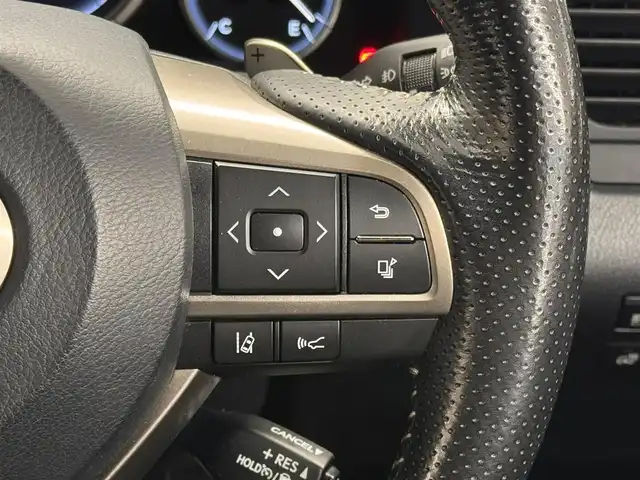 レクサス ＲＸ 450h Fスポーツ 三重県 2018(平30)年 6.1万km ホワイトノーヴァガラスフレーク ハイブリッド/FF/MTモード付フロアCVT/12.3インチナビ（AM/FM/CD/DVD/Blu-ray/SDREC/SD/USB/Bluetooth/AUX/TV）/パノラミックビューモニター/マークレビンソン プレミアムサラウンドサウンドシステム/TRDエアロ（F/S/R下）/ETC2.0/LEXUS Safety System＋/●プリクラッシュセーフティ/●レーンキーピングアシスト/●レーダークルコン（全車速追従機能付）/●アダプティブハイビームシステム/・ブラインドスポットモニター＆リヤクロストラフィックアラート・オートブレーキ/・先行車発進告知機能/など/装備/・セミアニリン本革シート（黒）/・電動ランバーサポート付10wayパワーシート（Dメモリー付/N）/・シートヒーター＆ベンチレーション（D/N）/・ステアリングヒーター/・ハンズフリーパワーバックドア/・AC100Vコンセント（100W）/・カラーヘッドアップディスプレイ/・3眼フルLEDヘッドランプ/・パドルシフト/・左右独立オートエアコン/・電動チルト&テレスコピックステアリング/・ステアリングスイッチ/・純正20inAW/・スマートキーx1/・保/取/ナビ取/など