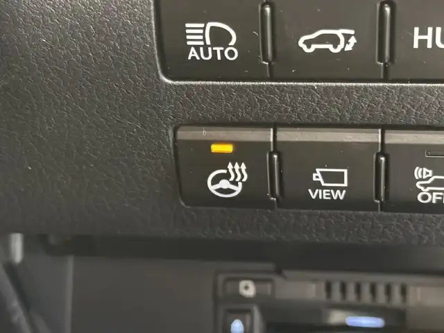 レクサス ＲＸ 450h Fスポーツ 三重県 2018(平30)年 6.1万km ホワイトノーヴァガラスフレーク ハイブリッド/FF/MTモード付フロアCVT/12.3インチナビ（AM/FM/CD/DVD/Blu-ray/SDREC/SD/USB/Bluetooth/AUX/TV）/パノラミックビューモニター/マークレビンソン プレミアムサラウンドサウンドシステム/TRDエアロ（F/S/R下）/ETC2.0/LEXUS Safety System＋/●プリクラッシュセーフティ/●レーンキーピングアシスト/●レーダークルコン（全車速追従機能付）/●アダプティブハイビームシステム/・ブラインドスポットモニター＆リヤクロストラフィックアラート・オートブレーキ/・先行車発進告知機能/など/装備/・セミアニリン本革シート（黒）/・電動ランバーサポート付10wayパワーシート（Dメモリー付/N）/・シートヒーター＆ベンチレーション（D/N）/・ステアリングヒーター/・ハンズフリーパワーバックドア/・AC100Vコンセント（100W）/・カラーヘッドアップディスプレイ/・3眼フルLEDヘッドランプ/・パドルシフト/・左右独立オートエアコン/・電動チルト&テレスコピックステアリング/・ステアリングスイッチ/・純正20inAW/・スマートキーx1/・保/取/ナビ取/など