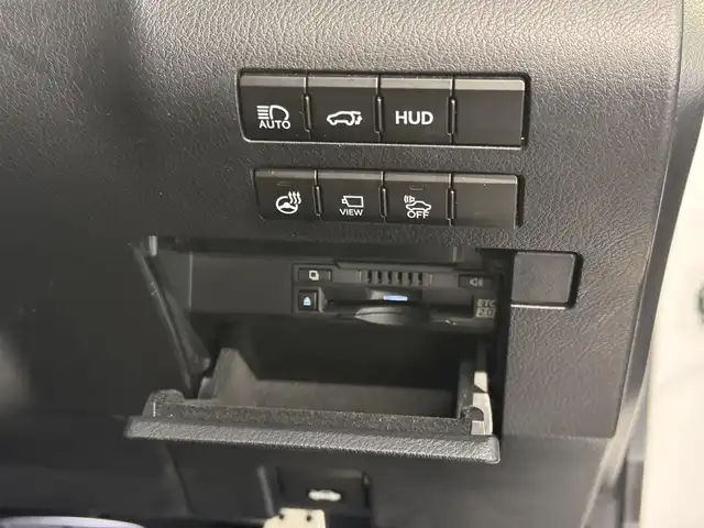 レクサス ＲＸ 450h Fスポーツ 三重県 2018(平30)年 6.1万km ホワイトノーヴァガラスフレーク ハイブリッド/FF/MTモード付フロアCVT/12.3インチナビ（AM/FM/CD/DVD/Blu-ray/SDREC/SD/USB/Bluetooth/AUX/TV）/パノラミックビューモニター/マークレビンソン プレミアムサラウンドサウンドシステム/TRDエアロ（F/S/R下）/ETC2.0/LEXUS Safety System＋/●プリクラッシュセーフティ/●レーンキーピングアシスト/●レーダークルコン（全車速追従機能付）/●アダプティブハイビームシステム/・ブラインドスポットモニター＆リヤクロストラフィックアラート・オートブレーキ/・先行車発進告知機能/など/装備/・セミアニリン本革シート（黒）/・電動ランバーサポート付10wayパワーシート（Dメモリー付/N）/・シートヒーター＆ベンチレーション（D/N）/・ステアリングヒーター/・ハンズフリーパワーバックドア/・AC100Vコンセント（100W）/・カラーヘッドアップディスプレイ/・3眼フルLEDヘッドランプ/・パドルシフト/・左右独立オートエアコン/・電動チルト&テレスコピックステアリング/・ステアリングスイッチ/・純正20inAW/・スマートキーx1/・保/取/ナビ取/など