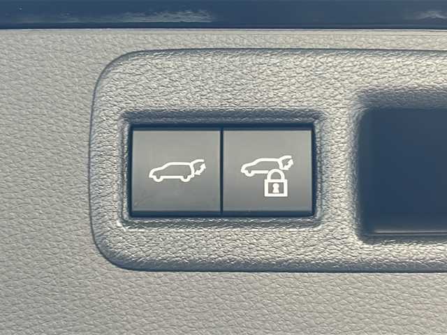 トヨタ ハリアー ハイブリッド Z レザーパッケージ 広島県 2024(令6)年 1.1万km プレシャスブラックパール 後期型/禁煙車/モデリスタエアロ（F/S/R）/モデリスタシグネチャーイルミグリル/トヨタセーフティセンス/・プリクラッシュセーフティ/・レーンディパーチャーアラート/・LTA/・先行車発進告知/・RSA/・レーダークルーズコントロール/クリアランスソナー/HUD/BSM/デジタルインナーミラー/JBLプレミアムサウンド/純正12.3インチナビ/・フルセグ/Bluetooth/USB/パノラミックビューモニター/ステアリングヒーター/革巻きステアリング/ステアリングスイッチ/黒革シート/シートヒーター/ベンチレーション/パワーシート/シートメモリー/LEDヘッドライト/ETC2.0/AC100V1500W電源（トランク）/純正ドアバイザー/純正フロアマット/純正19インチアルミホイール/W+サイド+カーテンエアバック