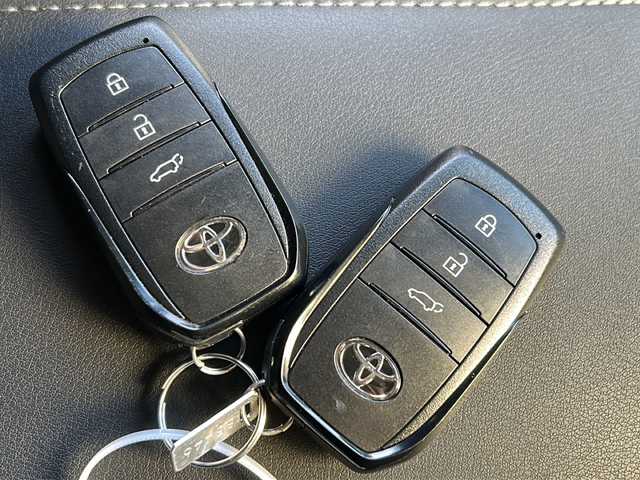 トヨタ ハリアー ハイブリッド Z レザーパッケージ 広島県 2024(令6)年 1.1万km プレシャスブラックパール 後期型/禁煙車/モデリスタエアロ（F/S/R）/モデリスタシグネチャーイルミグリル/トヨタセーフティセンス/・プリクラッシュセーフティ/・レーンディパーチャーアラート/・LTA/・先行車発進告知/・RSA/・レーダークルーズコントロール/クリアランスソナー/HUD/BSM/デジタルインナーミラー/JBLプレミアムサウンド/純正12.3インチナビ/・フルセグ/Bluetooth/USB/パノラミックビューモニター/ステアリングヒーター/革巻きステアリング/ステアリングスイッチ/黒革シート/シートヒーター/ベンチレーション/パワーシート/シートメモリー/LEDヘッドライト/ETC2.0/AC100V1500W電源（トランク）/純正ドアバイザー/純正フロアマット/純正19インチアルミホイール/W+サイド+カーテンエアバック