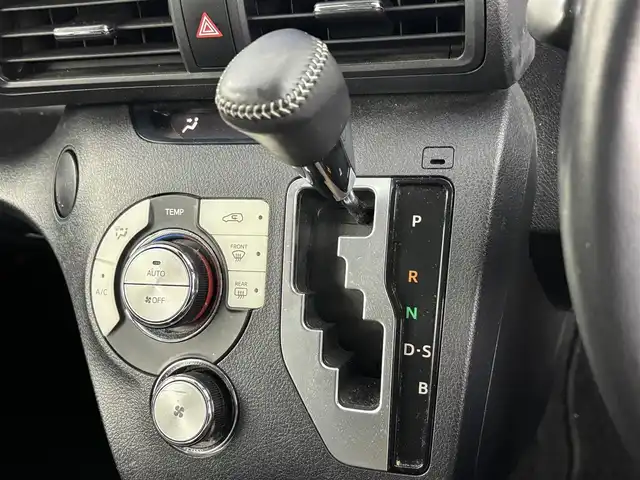 トヨタ シエンタ G クエロ 埼玉県 2019(令1)年 4.6万km ブラックマイカ 純正ナビ　/(Bluetooth/USB/CD/DVD/AM/FM)/地デジフルセグ/バックカメラ/前方ドライブレコーダー/ETC/車線逸脱警報/衝突軽減ブレーキ/オートマチックハイビーム/クリアランスソナー/先行車発進お知らせ機能/アイドリングストップ/両側パワースライドドア/フロントフォグランプ/ウィンカーミラー/社外フロアマット/純正ドアバイザー/全席シートカバー付