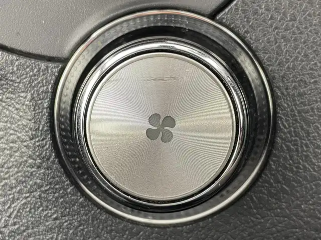 トヨタ シエンタ G クエロ 大阪府 2019(令1)年 4.6万km ブラックマイカ トヨタセーフティセンス/　・衝突軽減ブレーキ/　・車線逸脱警報/　・クリアランスソナー/　・先行車発進告知機能/純正ナビ/　Bluetooth/USB/CD/DVD/AM/FM/フルセグ/バックカメラ/両側パワースライドドア/LEDオートライト/フォグランプ/オートマチックハイビーム/ETC/アイドリングストップ/ウィンカーミラー/フロアマット/純正ドアバイザー/全席シートカバー付