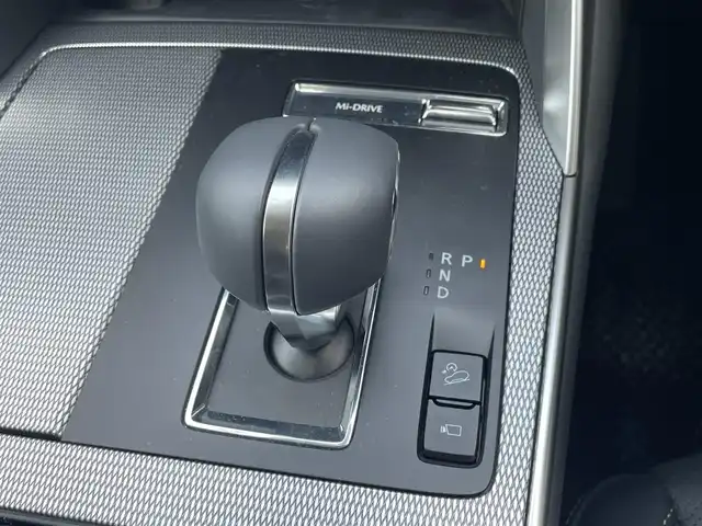 マツダ ＣＸ－６０ 25S Lパッケージ 滋賀県 2023(令5)年 1万km ロジウムホワイトプレミアムメタリック 純正12.3インチナビ/・FM/AM/・Bluetooth/・フルセグTV/・HDMI/・USB/全方位カメラ/電動パーキングブレーキ/オートホールドブレーキ/前席パワーシート/前席シートヒーター/追従クルーズコントロール/前後コーナーセンサー/ステアリングスイッチ/オートハイビーム/ステアリングヒーター/革巻きステアリング/ダウンヒルアシスト/パワーバックドア
