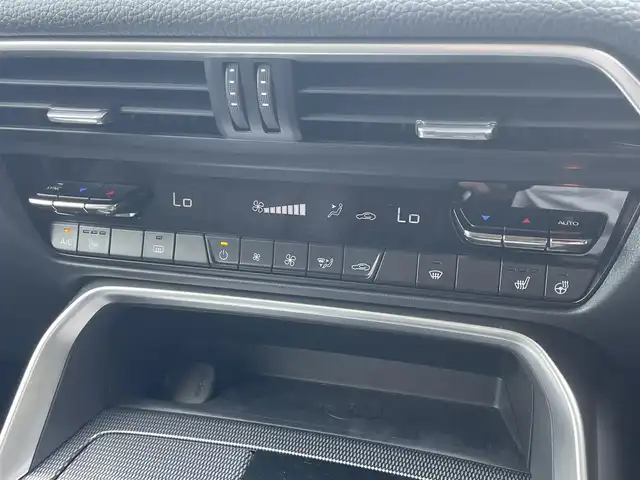 マツダ ＣＸ－６０ 25S Lパッケージ 滋賀県 2023(令5)年 1万km ロジウムホワイトプレミアムメタリック 純正12.3インチナビ/・FM/AM/・Bluetooth/・フルセグTV/・HDMI/・USB/全方位カメラ/電動パーキングブレーキ/オートホールドブレーキ/前席パワーシート/前席シートヒーター/追従クルーズコントロール/前後コーナーセンサー/ステアリングスイッチ/オートハイビーム/ステアリングヒーター/革巻きステアリング/ダウンヒルアシスト/パワーバックドア