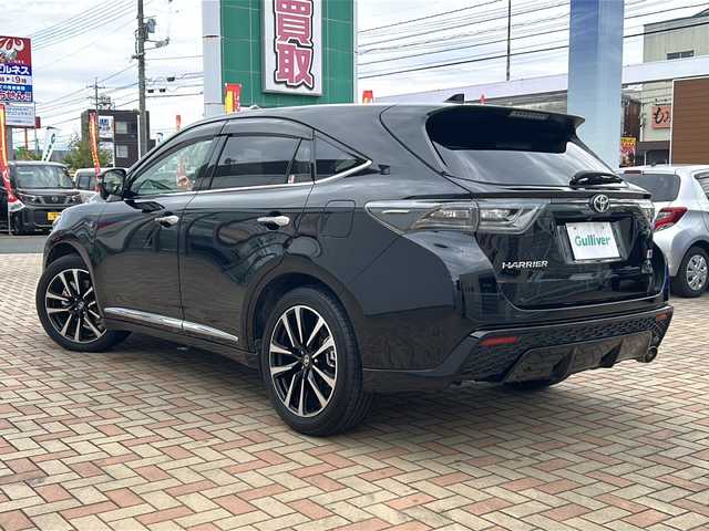 トヨタ ハリアー エレガンス GRスポーツ 鳥取県 2018(平30)年 6.2万km ブラック ワンオーナー/スマートキーx２個/GR専用ハーフレザー/GR専用19インチAW/GR専用サスペンション/GR専用メーターパネル/GR専用ステアリング/GR専用ホワイトキャリパー/GR専用カーボン調インパネ/GR専用ディフューザー/純正８インチワイドナビ/フルセグ・Bluetooth/バックカメラ/プリクラッシュセーフティ/レーンデパーチャーアラート/オートハイビーム/レーダークルーズ/D席パワーシート/オートリトラクトミラー/インパネカップホルダー/LEDヘッドライト/LEDフォグライト/ビルトインETC/保証書・取説