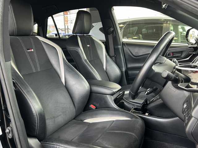 トヨタ ハリアー エレガンス GRスポーツ 鳥取県 2018(平30)年 6.2万km ブラック ワンオーナー/スマートキーx２個/GR専用ハーフレザー/GR専用19インチAW/GR専用サスペンション/GR専用メーターパネル/GR専用ステアリング/GR専用ホワイトキャリパー/GR専用カーボン調インパネ/GR専用ディフューザー/純正８インチワイドナビ/フルセグ・Bluetooth/バックカメラ/プリクラッシュセーフティ/レーンデパーチャーアラート/オートハイビーム/レーダークルーズ/D席パワーシート/オートリトラクトミラー/インパネカップホルダー/LEDヘッドライト/LEDフォグライト/ビルトインETC/保証書・取説