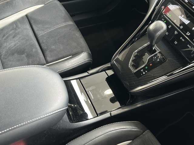 トヨタ ハリアー エレガンス GRスポーツ 鳥取県 2018(平30)年 6.2万km ブラック ワンオーナー/スマートキーx２個/GR専用ハーフレザー/GR専用19インチAW/GR専用サスペンション/GR専用メーターパネル/GR専用ステアリング/GR専用ホワイトキャリパー/GR専用カーボン調インパネ/GR専用ディフューザー/純正８インチワイドナビ/フルセグ・Bluetooth/バックカメラ/プリクラッシュセーフティ/レーンデパーチャーアラート/オートハイビーム/レーダークルーズ/D席パワーシート/オートリトラクトミラー/インパネカップホルダー/LEDヘッドライト/LEDフォグライト/ビルトインETC/保証書・取説