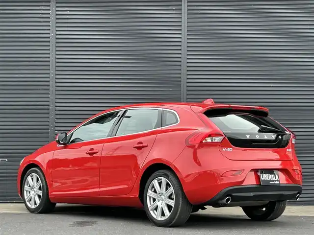 ボルボ Ｖ４０ D4 インスクリプション 茨城県 2018(平30)年 3万km 赤 後期型　/インテリセーフ　/ＡＣＣ　/ＬＫＡ　/ＢＬＩＳ　/Ｂカメラ　/パークセンサー　/黒革　/シートヒーター　/Ｍ付パワーシート　/ナビ　/ＴＶ　/ＢＴ　/ＵＳＢ/ＤＶＤ　/ＬＥＤヘッドライト　/オートライト　/ＥＴＣ　/純正ドラレコ/禁煙車