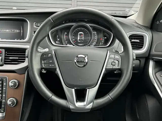 ボルボ Ｖ４０ D4 インスクリプション 茨城県 2018(平30)年 3万km 赤 後期型　/インテリセーフ　/ＡＣＣ　/ＬＫＡ　/ＢＬＩＳ　/Ｂカメラ　/パークセンサー　/黒革　/シートヒーター　/Ｍ付パワーシート　/ナビ　/ＴＶ　/ＢＴ　/ＵＳＢ/ＤＶＤ　/ＬＥＤヘッドライト　/オートライト　/ＥＴＣ　/純正ドラレコ/禁煙車