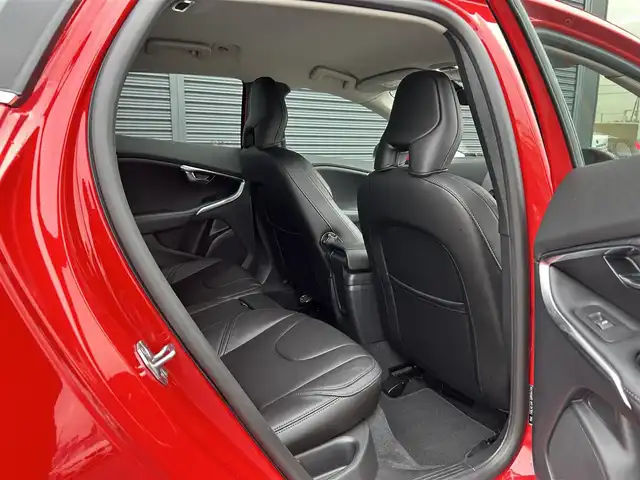 ボルボ Ｖ４０ D4 インスクリプション 茨城県 2018(平30)年 3万km 赤 後期型　/インテリセーフ　/ＡＣＣ　/ＬＫＡ　/ＢＬＩＳ　/Ｂカメラ　/パークセンサー　/黒革　/シートヒーター　/Ｍ付パワーシート　/ナビ　/ＴＶ　/ＢＴ　/ＵＳＢ/ＤＶＤ　/ＬＥＤヘッドライト　/オートライト　/ＥＴＣ　/純正ドラレコ/禁煙車
