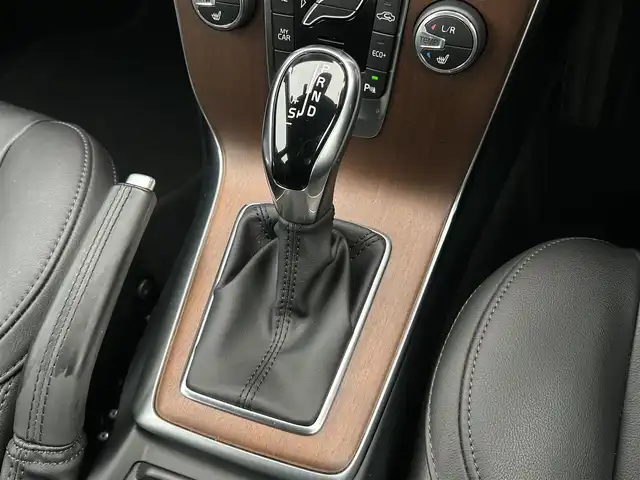 ボルボ Ｖ４０ D4 インスクリプション 茨城県 2018(平30)年 3万km 赤 後期型　/インテリセーフ　/ＡＣＣ　/ＬＫＡ　/ＢＬＩＳ　/Ｂカメラ　/パークセンサー　/黒革　/シートヒーター　/Ｍ付パワーシート　/ナビ　/ＴＶ　/ＢＴ　/ＵＳＢ/ＤＶＤ　/ＬＥＤヘッドライト　/オートライト　/ＥＴＣ　/純正ドラレコ/禁煙車
