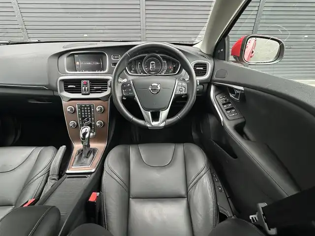 ボルボ Ｖ４０ D4 インスクリプション 茨城県 2018(平30)年 3万km 赤 後期型　/インテリセーフ　/ＡＣＣ　/ＬＫＡ　/ＢＬＩＳ　/Ｂカメラ　/パークセンサー　/黒革　/シートヒーター　/Ｍ付パワーシート　/ナビ　/ＴＶ　/ＢＴ　/ＵＳＢ/ＤＶＤ　/ＬＥＤヘッドライト　/オートライト　/ＥＴＣ　/純正ドラレコ/禁煙車