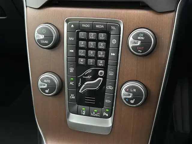 ボルボ Ｖ４０ D4 インスクリプション 茨城県 2018(平30)年 3万km 赤 後期型　/インテリセーフ　/ＡＣＣ　/ＬＫＡ　/ＢＬＩＳ　/Ｂカメラ　/パークセンサー　/黒革　/シートヒーター　/Ｍ付パワーシート　/ナビ　/ＴＶ　/ＢＴ　/ＵＳＢ/ＤＶＤ　/ＬＥＤヘッドライト　/オートライト　/ＥＴＣ　/純正ドラレコ/禁煙車