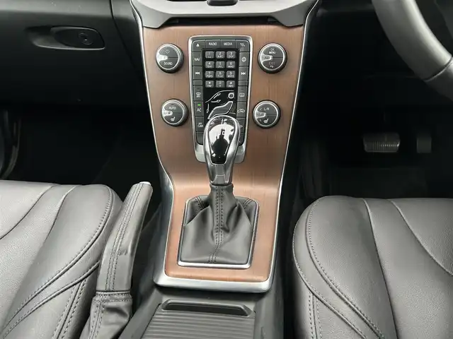 ボルボ Ｖ４０ D4 インスクリプション 茨城県 2018(平30)年 3万km 赤 後期型　/インテリセーフ　/ＡＣＣ　/ＬＫＡ　/ＢＬＩＳ　/Ｂカメラ　/パークセンサー　/黒革　/シートヒーター　/Ｍ付パワーシート　/ナビ　/ＴＶ　/ＢＴ　/ＵＳＢ/ＤＶＤ　/ＬＥＤヘッドライト　/オートライト　/ＥＴＣ　/純正ドラレコ/禁煙車