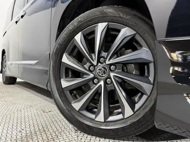 トヨタ ヴォクシー ハイブリッド S－Z 大阪府 2023(令5)年 3.2万km アティチュードブラックマイカ モデリスタエアロ 純正10.5incナビTV バックカメラ フリップダウンモニター シートヒーター レーダークルコン 衝突軽減ブレーキ レーンアシスト オートハイビーム 両側パワースライドドア 100V電源 ETC