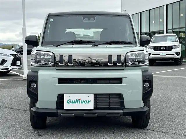 ダイハツ タフト G ダーククロムベンチャー 奈良県 2025(令7)年 0.4万km セラミックグリーンM Panasonicナビ(CN-HE02WD)/（フルセグ/BT/CD/DVD)/スカイフィールトップ/レーダークルーズコントロール/全方位モニター/前後コーナーセンサー/衝突軽減システム/レーンキープアシスト/前席シートヒーター/オートライト/電動格納ミラー/純正15インチＡＷ/保証書/取り扱い説明書/スペアキーＸ１