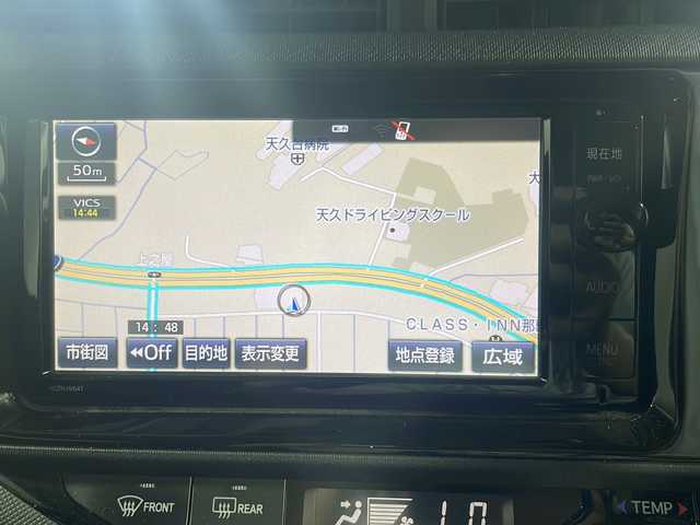 トヨタ アクア S 沖縄県 2015(平27)年 7.1万km ブルーイッシュグレーM 県外仕入/禁煙車/純正ナビ(フルセグＴＶ Ｂｌｕｅｔｏｏｔｈ ＣＤ　ＤＶＤ)/バックカメラ/イモビライザーシステム/前後方向ドライブレコーダー/プッシュスタート/ビルトインＥＴＣ/スペアキー/純正フロアマット/スタットレスタイヤ/社外アルミ