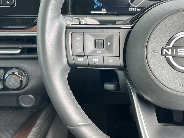 日産 オーラ G FOUR 山形県 2023(令5)年 0.3万km ブリリアントシルバー ４WD/社外ナビ/Bluetooth/フルセグTV/インテリジェントアラウンドビューモニター/インテリジェント エマージェンシーブレーキ/踏み間違い衝突防止アシスト/車線逸脱警報/ふらつき警報/フロント&バックソナー/後側方衝突防止支援システム/後退時車両検知警報/横滑り防止装置/ドライブモードセレクター/ECOモード/EVモード/前席シートヒーター/ステアリングヒーター/ステアリングスイッチ/革巻きステアリング/ハーフレザーシート/ビルトインETC/純正フロアマット/プッシュスタート/LEDヘッドライト/オートライト/フォグランプ/オートマチックハイビーム/スマートキー/スペアキー