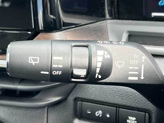 日産 オーラ G FOUR 山形県 2023(令5)年 0.3万km ブリリアントシルバー ４WD/社外ナビ/Bluetooth/フルセグTV/インテリジェントアラウンドビューモニター/インテリジェント エマージェンシーブレーキ/踏み間違い衝突防止アシスト/車線逸脱警報/ふらつき警報/フロント&バックソナー/後側方衝突防止支援システム/後退時車両検知警報/横滑り防止装置/ドライブモードセレクター/ECOモード/EVモード/前席シートヒーター/ステアリングヒーター/ステアリングスイッチ/革巻きステアリング/ハーフレザーシート/ビルトインETC/純正フロアマット/プッシュスタート/LEDヘッドライト/オートライト/フォグランプ/オートマチックハイビーム/スマートキー/スペアキー