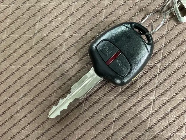 三菱 ｅＫワゴン E 栃木県 2018(平30)年 2.1万km スターリングシルバーM 社外ナビ(CN-E300D)/(ワンセグTV・Bluetooth・CD)/バックカメラ/運転席シートヒーター/禁煙車/フロアマット/ドアバイザー/リモコンキー/スペアキー/ヘッドライトレベライザー/電動格納ミラー