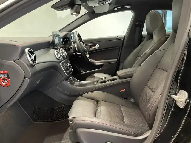 メルセデス・ベンツ ＣＬＡ１８０ Sブレイク　スポーツ 愛知県 2016(平28)年 4.9万km コスモスブラック ＡＭＧレザーＥＸＣ　/レーダーセーフティーＰＫＧ　/パノラミックスライディングルーフ　/レザーシート　/メモリー付パワシート　/シートヒーター　/キーレスゴー　/ＣＯＭＭＡＮＤナビ　/フルセグＴＶ　/バックカメラ/Bluetooth/CD/DVD/パワーテールゲート/LEDヘッドライト/ETC/アイドリングストップ/ウィンカーミラー
