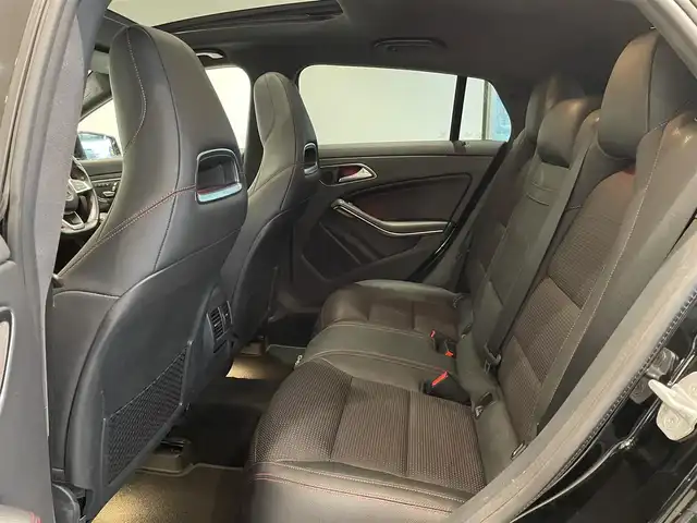 メルセデス・ベンツ ＣＬＡ１８０ Sブレイク　スポーツ 愛知県 2016(平28)年 4.9万km コスモスブラック ＡＭＧレザーＥＸＣ　/レーダーセーフティーＰＫＧ　/パノラミックスライディングルーフ　/レザーシート　/メモリー付パワシート　/シートヒーター　/キーレスゴー　/ＣＯＭＭＡＮＤナビ　/フルセグＴＶ　/バックカメラ/Bluetooth/CD/DVD/パワーテールゲート/LEDヘッドライト/ETC/アイドリングストップ/ウィンカーミラー
