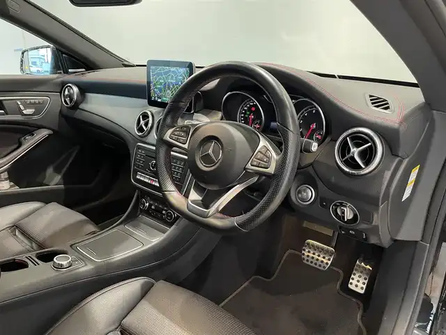メルセデス・ベンツ ＣＬＡ１８０ Sブレイク　スポーツ 愛知県 2016(平28)年 4.9万km コスモスブラック ＡＭＧレザーＥＸＣ　/レーダーセーフティーＰＫＧ　/パノラミックスライディングルーフ　/レザーシート　/メモリー付パワシート　/シートヒーター　/キーレスゴー　/ＣＯＭＭＡＮＤナビ　/フルセグＴＶ　/バックカメラ/Bluetooth/CD/DVD/パワーテールゲート/LEDヘッドライト/ETC/アイドリングストップ/ウィンカーミラー