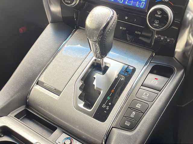 トヨタ アルファードハイブリット エグゼクティブ ラウンジ S 沖縄県 2019(令1)年 5.2万km ブラック 純正10.5型ナビ＋JBLサウンドシステム/　Blu-ray/CD/DVD/SD/USB/BT/フルセグ/パノラミックビューモニター/純正13.3型フリップダウンモニター/デジタルインナーミラー/ビルトインETC2.0 /純正ドライブレコーダー（DRT-H68A）/両側パワースライドドア　/パワーバックドア/トヨタセーフティセンス/ブラインドスポットモニター/リヤクロストラフィックオートブレーキ/インテリジェントクリアランスソナー/本革シート/1・2列目パワーシート/1・2列目シートエアコン・シートヒーター/ステアリングヒーター/純正17インチAW/スペアタイヤ（MOP）/純正フロアマット/プッシュスタート/スマートキ―/スペアキー/保証書・取扱説明書