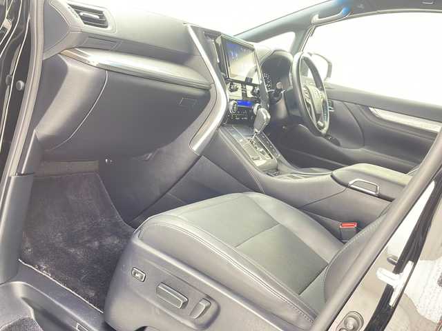 トヨタ アルファードハイブリット エグゼクティブ ラウンジ S 沖縄県 2019(令1)年 5.2万km ブラック 純正10.5型ナビ＋JBLサウンドシステム/　Blu-ray/CD/DVD/SD/USB/BT/フルセグ/パノラミックビューモニター/純正13.3型フリップダウンモニター/デジタルインナーミラー/ビルトインETC2.0 /純正ドライブレコーダー（DRT-H68A）/両側パワースライドドア　/パワーバックドア/トヨタセーフティセンス/ブラインドスポットモニター/リヤクロストラフィックオートブレーキ/インテリジェントクリアランスソナー/本革シート/1・2列目パワーシート/1・2列目シートエアコン・シートヒーター/ステアリングヒーター/純正17インチAW/スペアタイヤ（MOP）/純正フロアマット/プッシュスタート/スマートキ―/スペアキー/保証書・取扱説明書