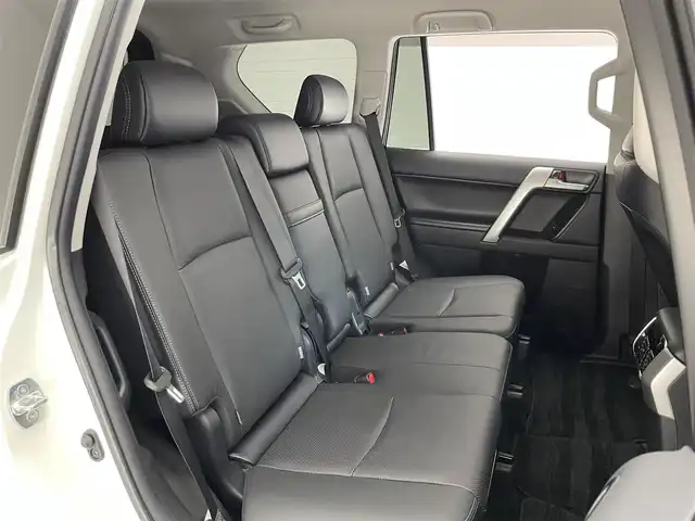 トヨタ ランドクルーザー プラド TX Lパッケージ マットブラED 愛知県 2023(令5)年 1.8万km ホワイトパールクリスタルシャイン 純正メーカー９型ナビ　フルセグＴＶ　Ｂｌｕｅｔｏｏｔｈ　トヨタセーフティーセンス　パノラミックビューモニター　黒革　パワーシート　シートエアコン　レーダークルコン　衝突軽減　ルーフレール　ＥＴＣ2.0　ＬＥＤオートライト　禁煙車