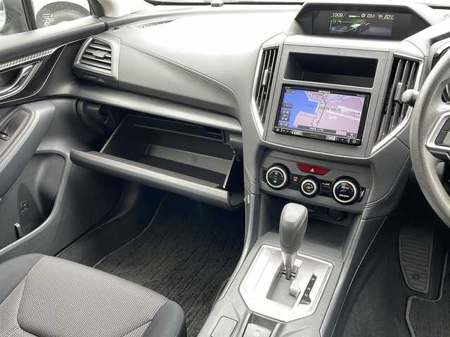 スバル インプレッサ スポーツ 1．6i－Lアイサイト 青森県 2017(平29)年 6.1万km クリスタルホワイトP 4WD/社外メモリナビ/CD・DVD・USB・SD/アイサイトver3/プリクラッシュブレーキ/追従クルーズコントロール/アクティブレーンキープ/サイド・カーテンエアバッグ/電子パーキングブレーキ/前後ドライブレコーダー/オートライト/フォグライト/純正16インチアルミ
