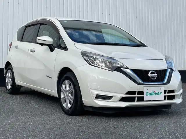 日産 ノート e－パワー X 千葉県 2016(平28)年 3.5万km ブリリアントホワイトパール 純正メモリナビ/(フルセグTV/CD/DVD/FM/AM)/全周囲カメラ/デジタルインナーミラー/ドライブレコーダー前後/衝突被害軽減システム/車線逸脱警報/横滑り防止装置/ETC/アイドリングストップ/LEDヘッドライト/ウィンカーミラー/電動格納ミラー/プッシュスタート/スマートキー/フロアマット/スペアキー/取扱説明書/保証書
