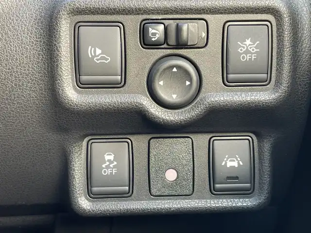 日産 ノート e－パワー X 千葉県 2016(平28)年 3.5万km ブリリアントホワイトパール 純正メモリナビ/(フルセグTV/CD/DVD/FM/AM)/全周囲カメラ/デジタルインナーミラー/ドライブレコーダー前後/衝突被害軽減システム/車線逸脱警報/横滑り防止装置/ETC/アイドリングストップ/LEDヘッドライト/ウィンカーミラー/電動格納ミラー/プッシュスタート/スマートキー/フロアマット/スペアキー/取扱説明書/保証書