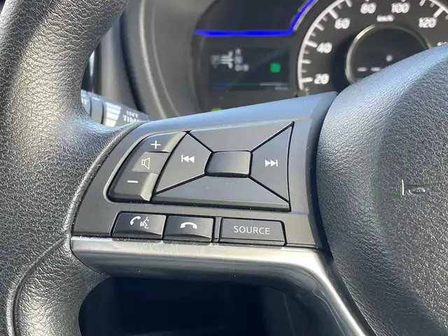 日産 ノート e－パワー X 千葉県 2016(平28)年 3.5万km ブリリアントホワイトパール 純正メモリナビ/(フルセグTV/CD/DVD/FM/AM)/全周囲カメラ/デジタルインナーミラー/ドライブレコーダー前後/衝突被害軽減システム/車線逸脱警報/横滑り防止装置/ETC/アイドリングストップ/LEDヘッドライト/ウィンカーミラー/電動格納ミラー/プッシュスタート/スマートキー/フロアマット/スペアキー/取扱説明書/保証書