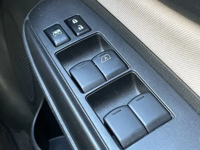 日産 ノート e－パワー X 千葉県 2016(平28)年 3.5万km ブリリアントホワイトパール 純正メモリナビ/(フルセグTV/CD/DVD/FM/AM)/全周囲カメラ/デジタルインナーミラー/ドライブレコーダー前後/衝突被害軽減システム/車線逸脱警報/横滑り防止装置/ETC/アイドリングストップ/LEDヘッドライト/ウィンカーミラー/電動格納ミラー/プッシュスタート/スマートキー/フロアマット/スペアキー/取扱説明書/保証書