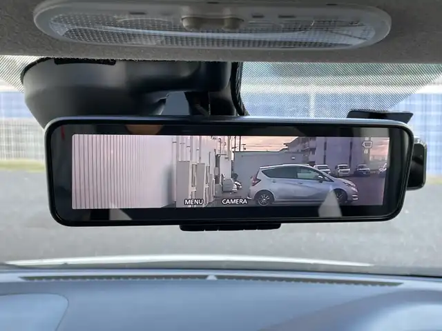 日産 ノート e－パワー X 千葉県 2016(平28)年 3.5万km ブリリアントホワイトパール 純正メモリナビ/(フルセグTV/CD/DVD/FM/AM)/全周囲カメラ/デジタルインナーミラー/ドライブレコーダー前後/衝突被害軽減システム/車線逸脱警報/横滑り防止装置/ETC/アイドリングストップ/LEDヘッドライト/ウィンカーミラー/電動格納ミラー/プッシュスタート/スマートキー/フロアマット/スペアキー/取扱説明書/保証書