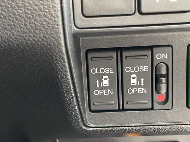 ホンダ オデッセイ アブソルート 愛知県 2021(令3)年 3.8万km プラチナホワイトパール 純正10.5型ナビ/全方位カメラ/両側パワースライドドア/レーダークルーズコントロール/バックカメラ/パワーシート/コーナーセンサー/純正アルミホイール/ETC2.0/LEDヘッドライト/パドルシフト/オートマチックハイビーム/ドライブレコーダー/ステアリングスイッチ/スマートキー/プッシュスタート